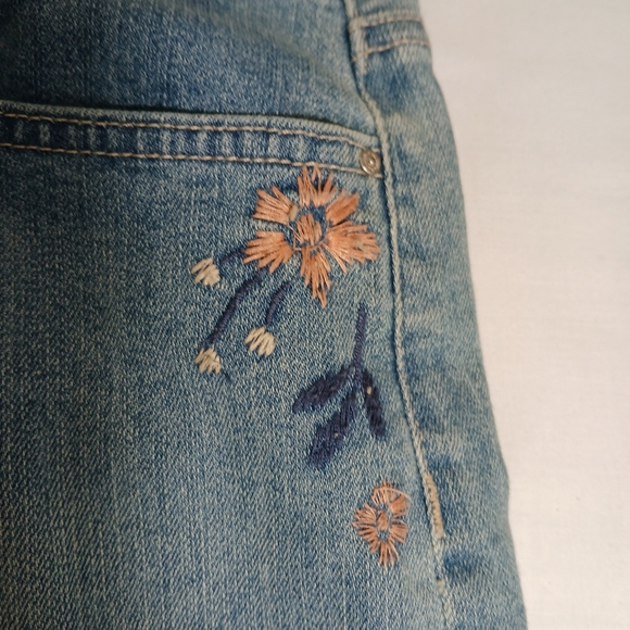 NEW Style & Co Blue Denim Embroidered Straight Skirt Women's Size 16 - Picture 5 of 10